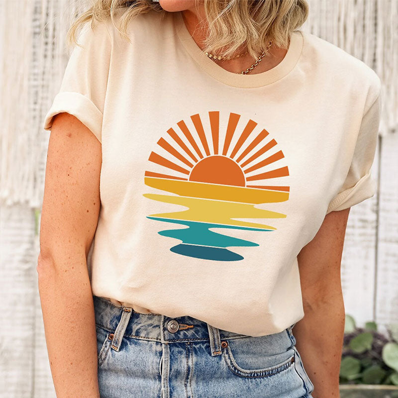 Retro Sunset Rays Wavy T-Shirt