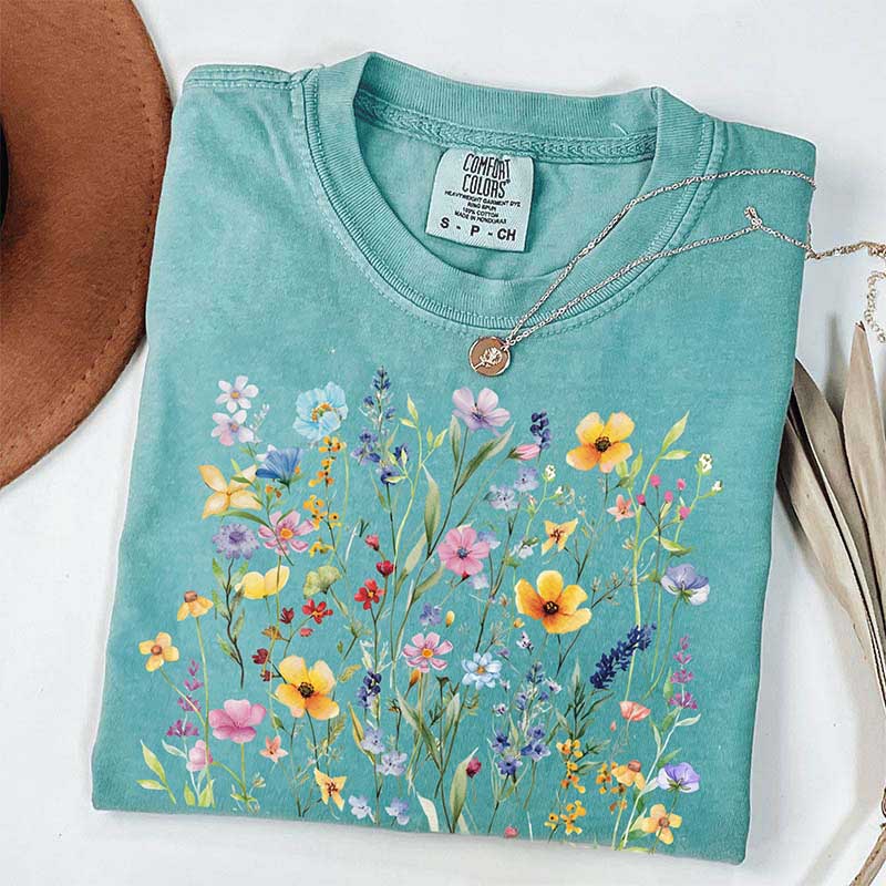 Vintage Pressed Flowers Image Nature Lover T-Shirt