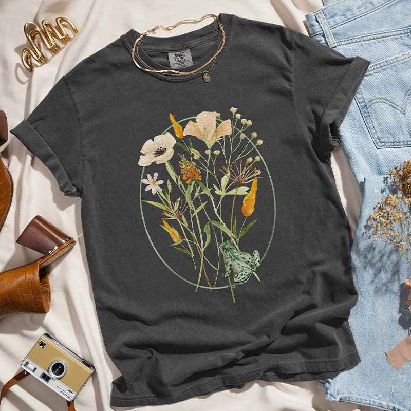 Trendy Boho Wildflower Frog Toad Lover T-Shirt