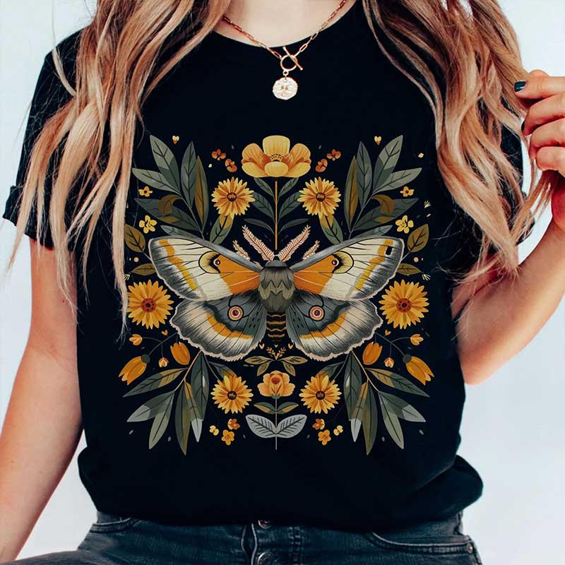 Cute Goblincore Moth Witchy Whimsigoth T-Shirt