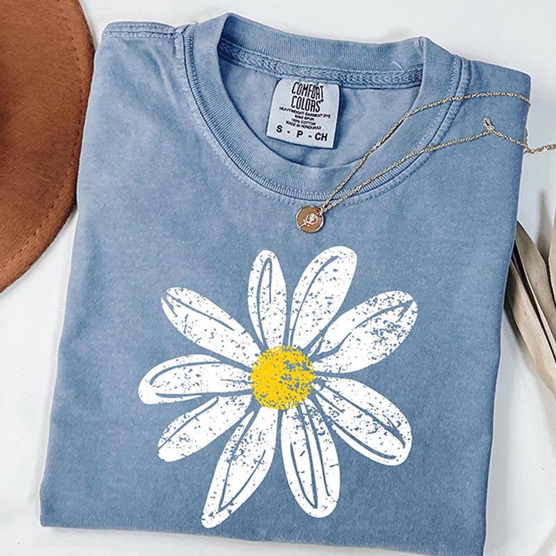 Trendy Spring Summer Daisy Wildflower T-Shirt