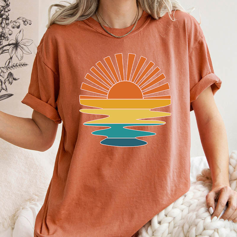 Retro Sunset Rays Wavy T-Shirt