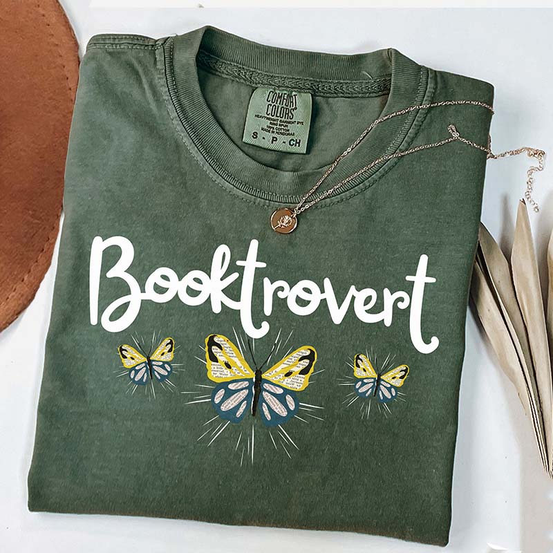 Booktrovert Librarian Lover T-shirt