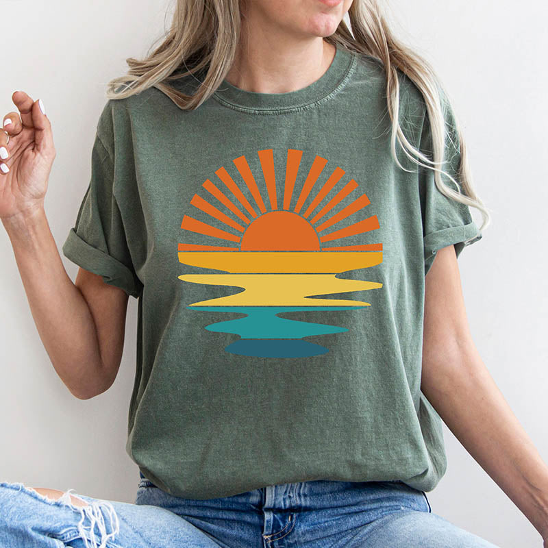 Retro Sunset Rays Wavy T-Shirt