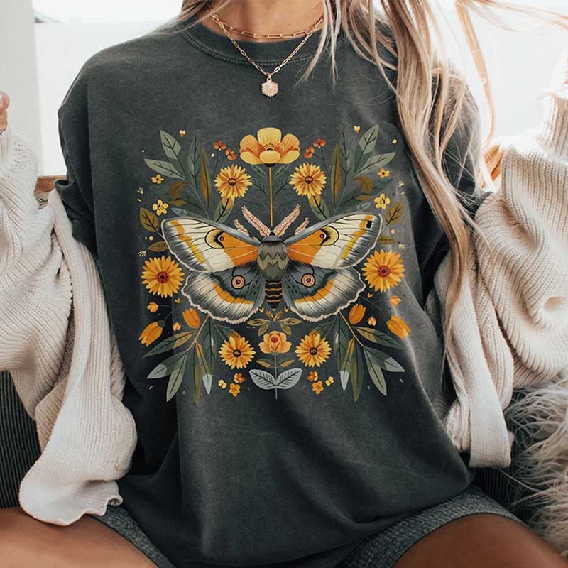 Cute Goblincore Moth Witchy Whimsigoth T-Shirt