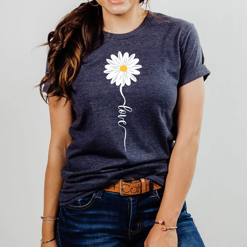 Daisy Love Birth Month FlowerT-Shirt