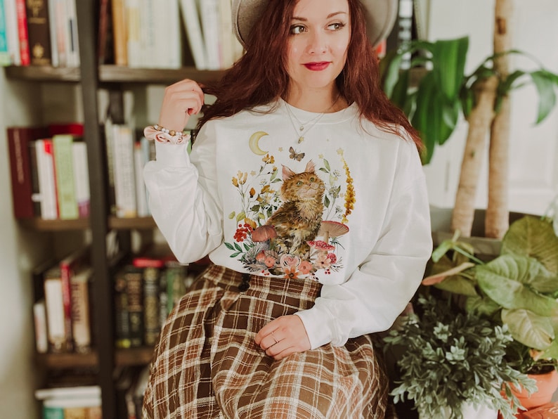 Vintage Cat Floral Aesthetic Crewneck Sweatshirt