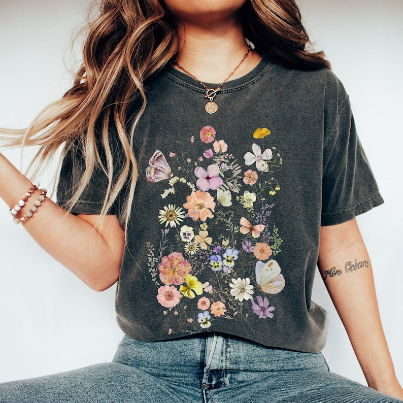 Schickes Wildblumen-Blumen-Vintage-T-Shirt in Komfortfarben 