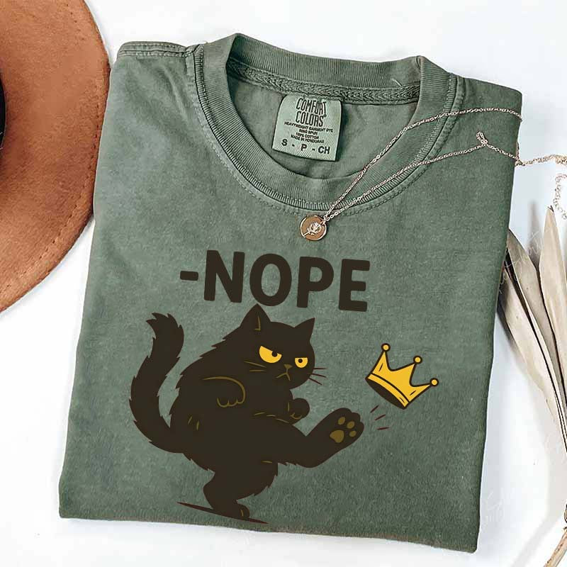 No Kings In USA Black Cat Kicking Crown T-Shirt