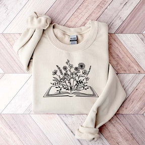 Retro Wildflowers Book Lover Minimalist Sweatshirt
