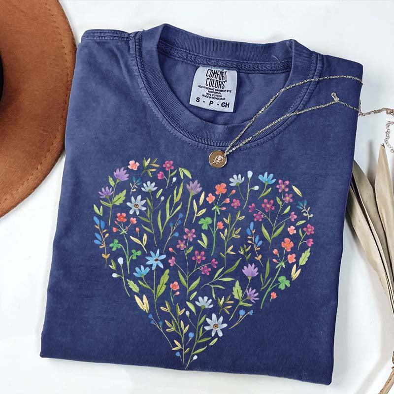 Cute Floral Heart Cottagecore T-Shirt