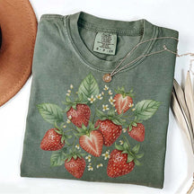 Vintage Strawberry Plant Botanical T-Shirt