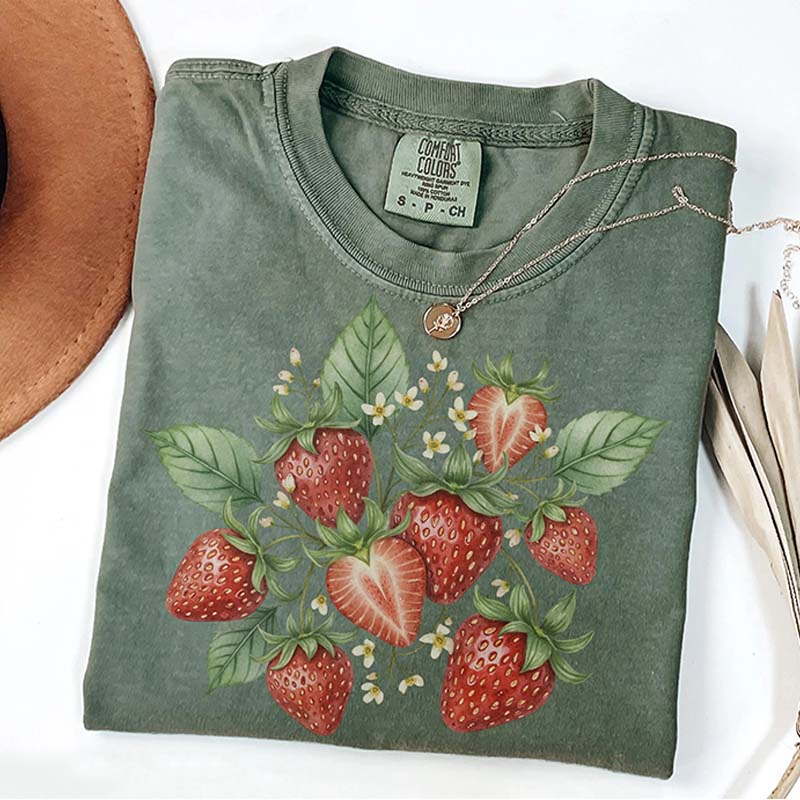 Vintage Strawberry Plant Botanical T-Shirt
