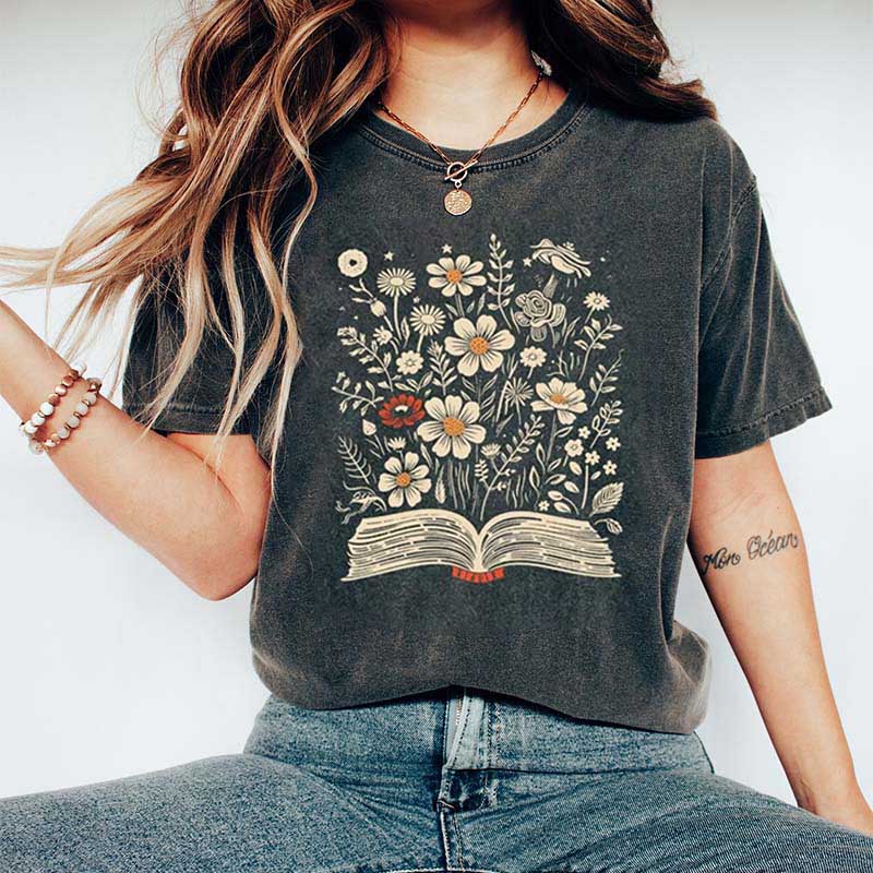 Daisy Botanical Book Lover T-Shirt