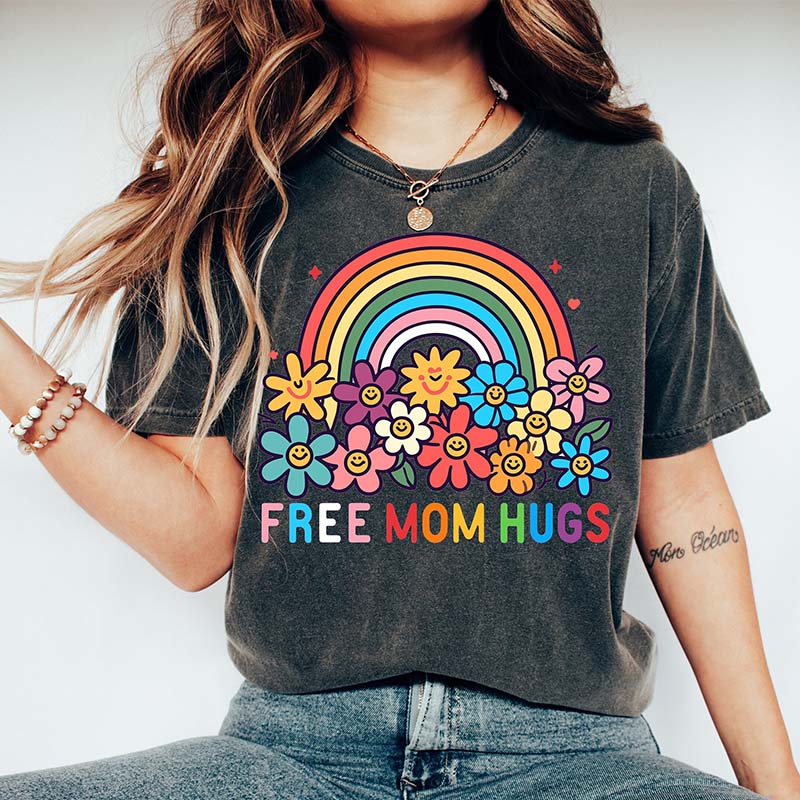Free Mom Hugs Rainbow  T-Shirt