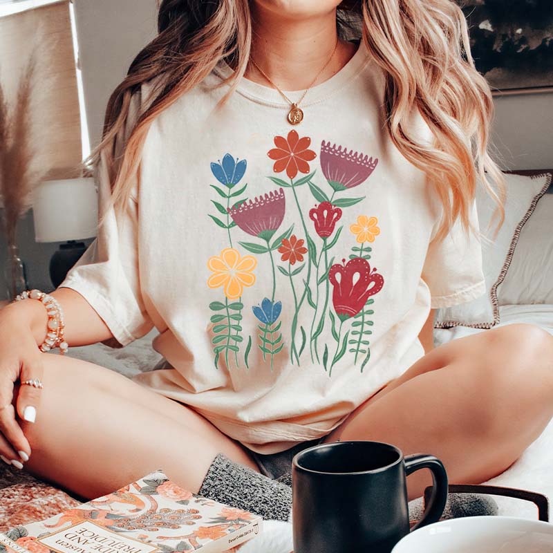 Trendy Minimalist Wildflowers Lover T-Shirt
