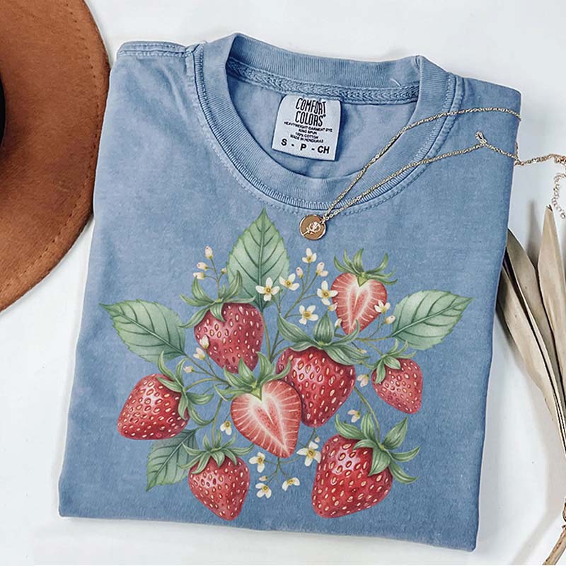 Vintage Strawberry Plant Botanical T-Shirt