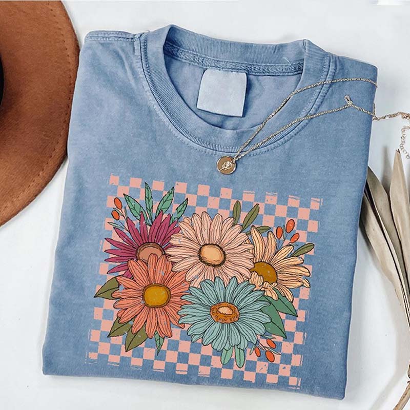 Retro Checkered Flowers Cute T-Shirt