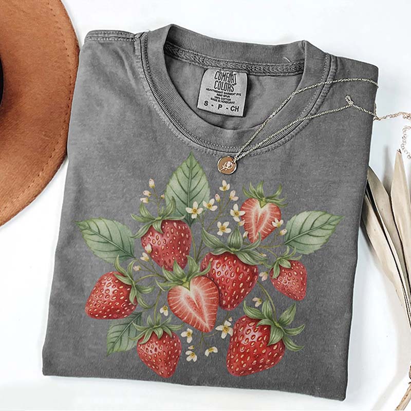 Vintage Strawberry Plant Botanical T-Shirt