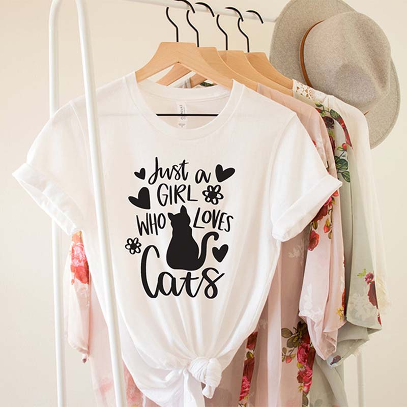 Just A Girl Who Loves Cats T-Shirt