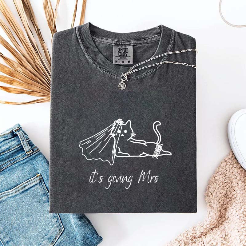 Its Giving Mrs Cat Theme T-Shirt