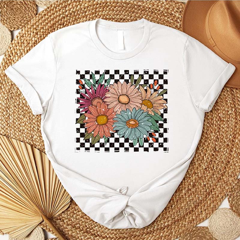 Retro Checkered Flowers Cute T-Shirt