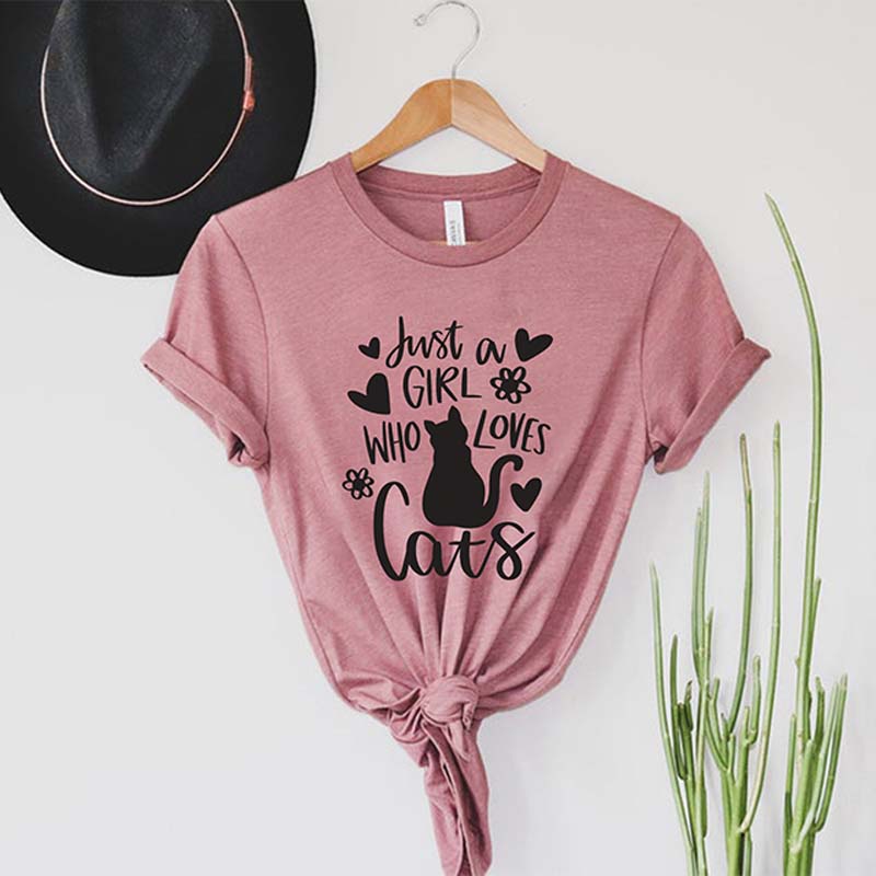 Just A Girl Who Loves Cats T-Shirt