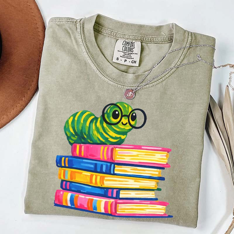 Cute Reading Worm Bookworm Lover T-Shirt