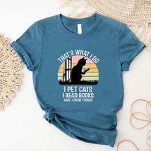 That's What I Do I Pet Cats I Read Books And I Know Things T-Shirt