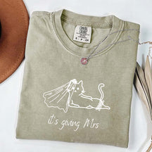 Its Giving Mrs Cat Theme T-Shirt