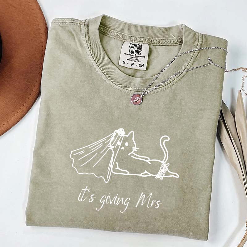 Its Giving Mrs Cat Theme T-Shirt