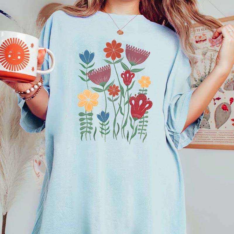 Trendy Minimalist Wildflowers Lover T-Shirt
