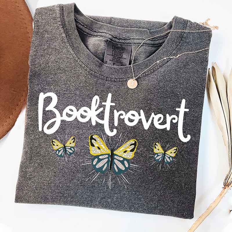 Booktrovert Librarian Lover T-shirt