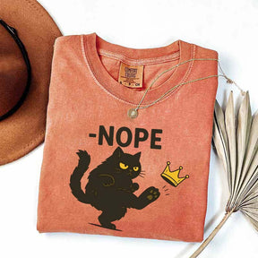 No Kings In USA Black Cat Kicking Crown T-Shirt