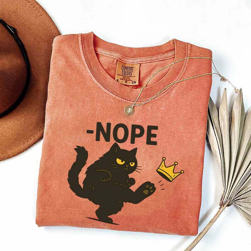 No Kings In USA Black Cat Kicking Crown T-Shirt