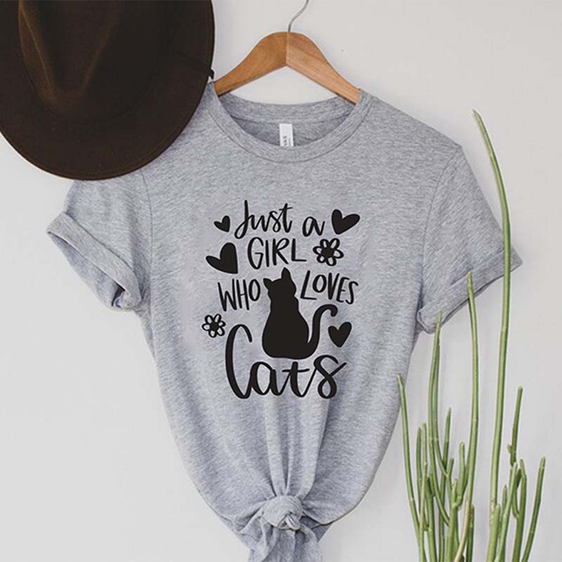 Just A Girl Who Loves Cats T-Shirt