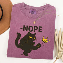 No Kings In USA Black Cat Kicking Crown T-Shirt