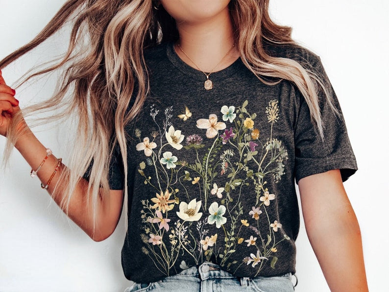 T-Shirt mit gepressten Blumen, Boho-Wildblumen-Shirt