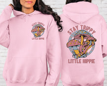 Stay Trippy Little Hippie-Kapuzenpullover mit Pilzmuster vorne und hinten 