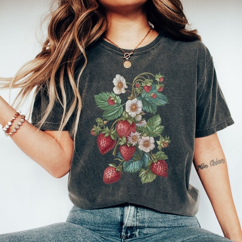 Retro-Erdbeer-Cottagecore-Beeren-Blumen-Shirt
