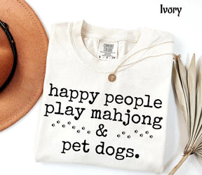 Comfort Happy People Play Mahjong&Pet Dogs T-Shirt