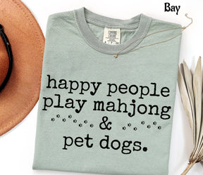 Comfort Happy People Play Mahjong&Pet Dogs T-Shirt