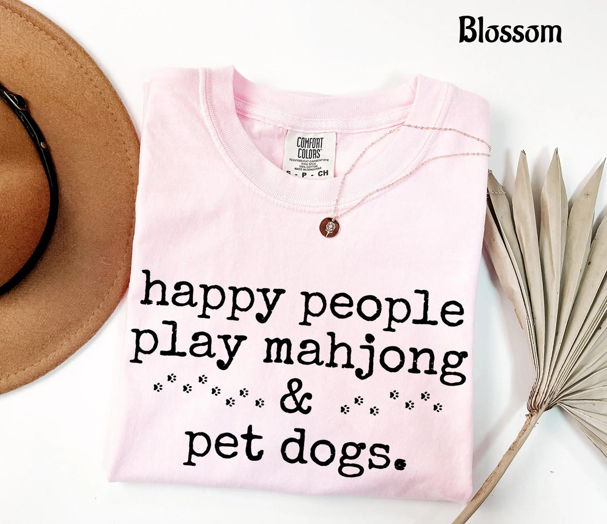 Comfort Happy People Play Mahjong&Pet Dogs T-Shirt