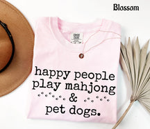 Comfort Happy People Play Mahjong&Pet Dogs T-Shirt