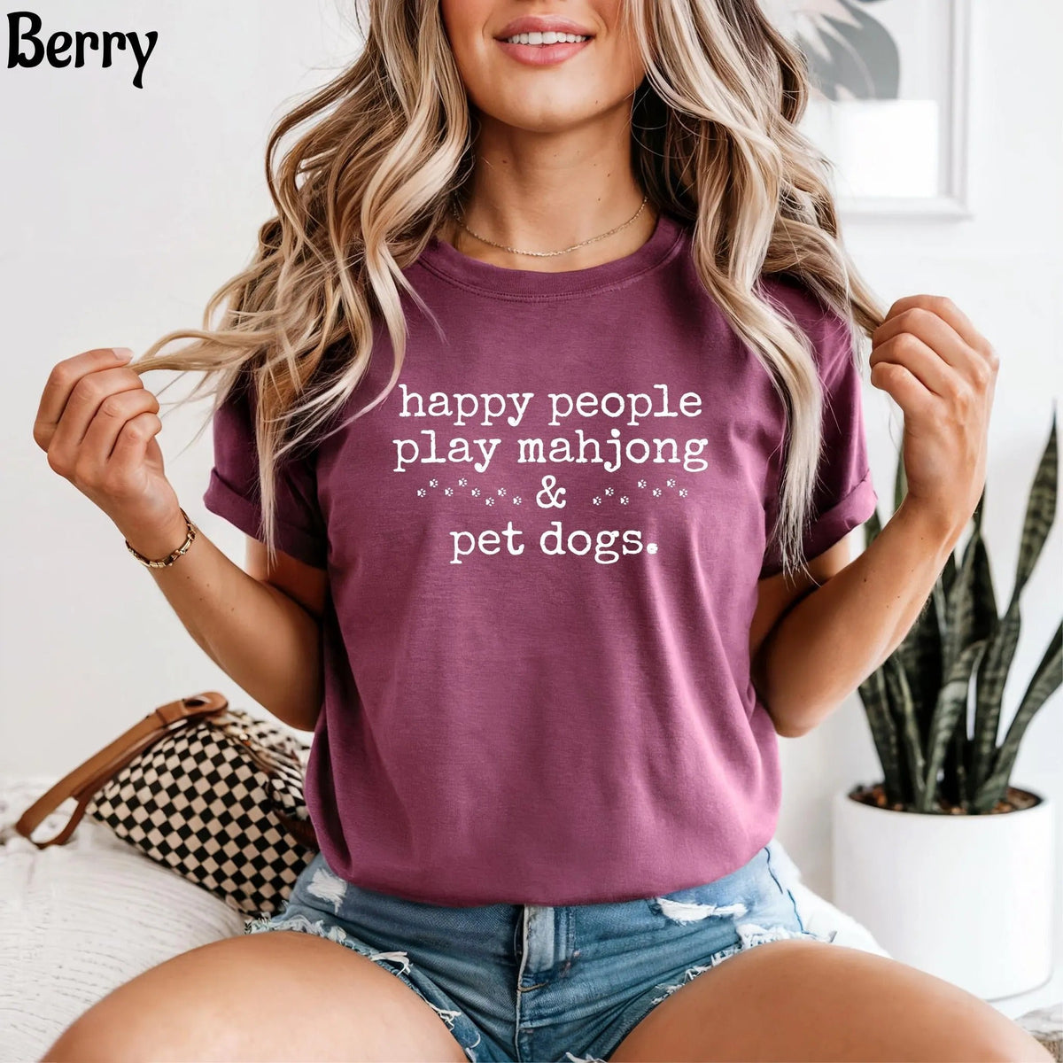 Comfort Happy People Play Mahjong&Pet Dogs T-Shirt