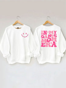 In meinem Dance Mom Era Sweatshirt 