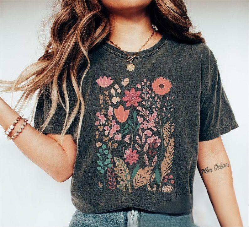 T-shirt à fleurs sauvages esthétique