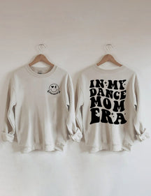 In meinem Dance Mom Era Sweatshirt 