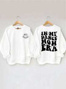 In meinem Dance Mom Era Sweatshirt 