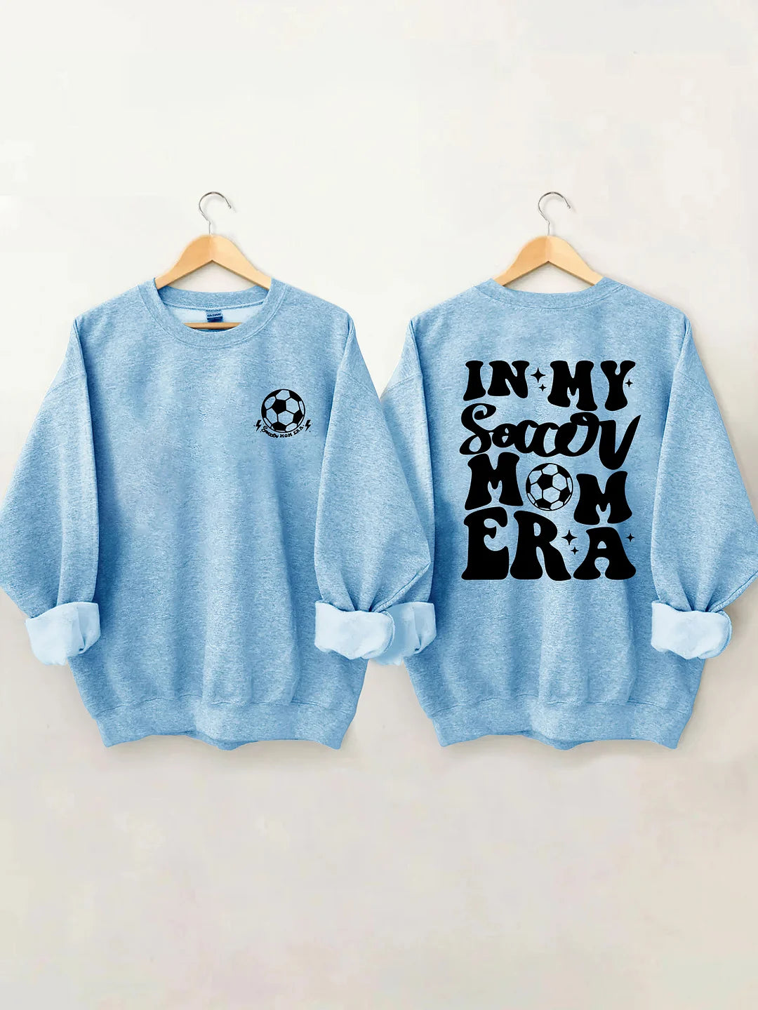 In meinem Fußball-Mama-Ära-Sweatshirt 